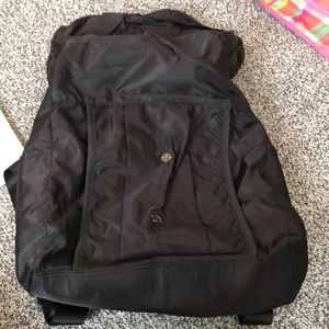 Gaiam yoga backpack - comes with open loop to hold your yoga mat